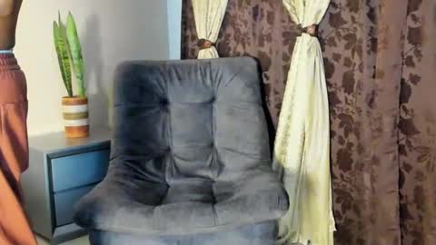 JOAN SAENZ online show from 02.02.25