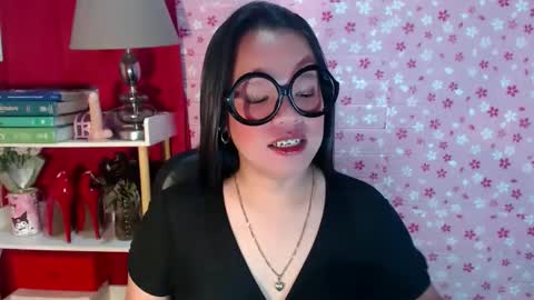 Snapshot of joanagorgeous chatting on 11.22.25 Joana online show from 11.22.25