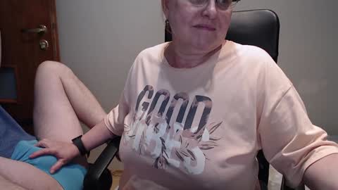 Snapshot of joannaandneighbour chatting on 01.09.25 Joanna and Greg online show from 01.09.25