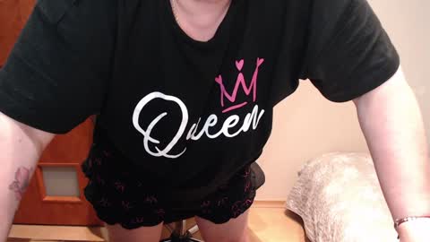 Snapshot of joannaandneighbour chatting on 02.04.25 Joanna and Greg online show from 02.04.25