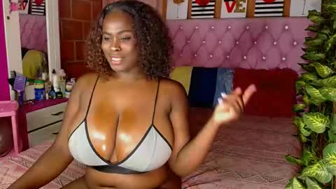 Snapshot of joannediamonds chatting on 11.11.25 joannediamonds online show from 11.11.25