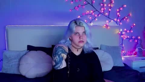 Snapshot of joannlowes chatting on 09.09.25 Joann online show from 09.09.25