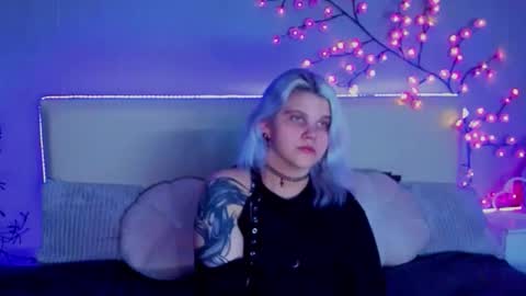 Snapshot of joannlowes chatting on 09.21.25 Joann online show from 09.21.25