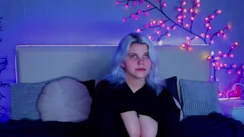 Snapshot of joannlowes chatting on 09.23.25 Joann online show from 09.23.25