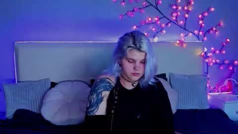 Snapshot of joannlowes chatting on 09.24.25 Joann online show from 09.24.25