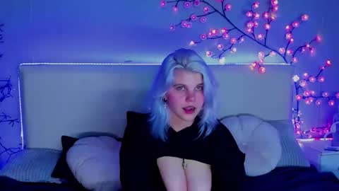 Snapshot of joannlowes chatting on 10.20.25 Joann online show from 10.20.25