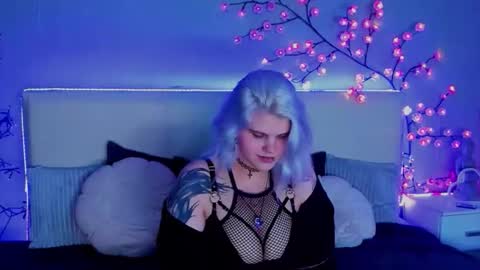 Snapshot of joannlowes chatting on 10.21.25 Joann online show from 10.21.25