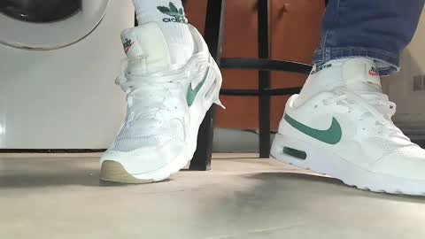 Snapshot of jobbeduval chatting on 01.27.25 GUILLAUME feet and socks online show from 01.27.25