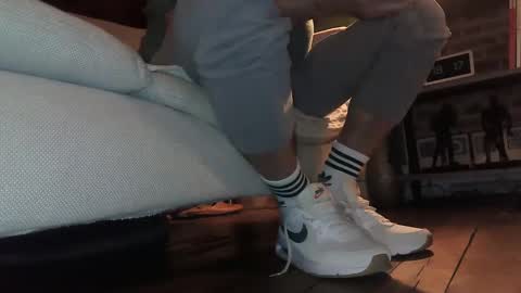 Snapshot of jobbeduval chatting on 01.27.25 GUILLAUME feet and socks online show from 01.27.25