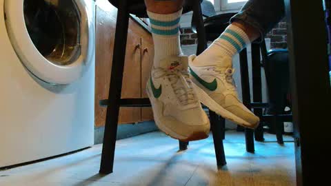 Snapshot of jobbeduval chatting on 02.03.25 GUILLAUME feet and socks online show from 02.03.25