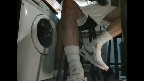 Snapshot of jobbeduval chatting on 02.04.25 GUILLAUME feet and socks online show from 02.04.25