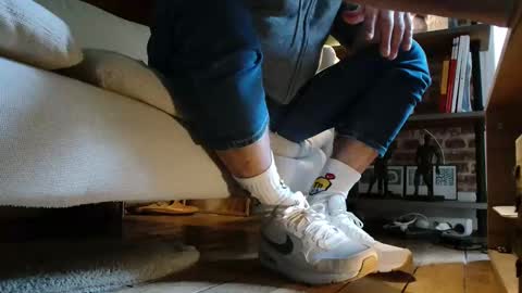 Snapshot of jobbeduval chatting on 02.05.25 GUILLAUME feet and socks online show from 02.05.25