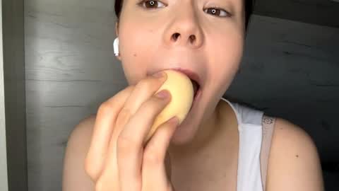 Snapshot of jodeesolarz chatting on 04.15.26 Mila online show from 04.15.26