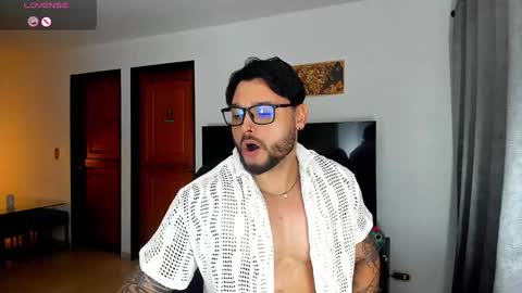 Snapshot of johatsu chatting on 12.30.24 King - online show from 12.30.24