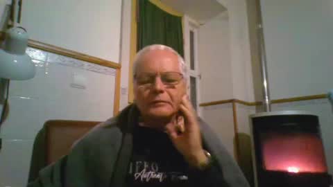 Snapshot of johndesnudado chatting on 12.22.25 johndesnudado online show from 12.22.25