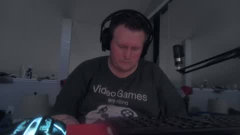 Snapshot of johnfernandez784 chatting on 06.30.26 johnfernandez784 online show from 06.30.26