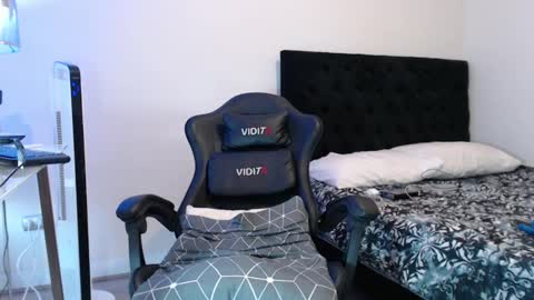 Snapshot of johnklleyn chatting on 12.23.24 john online show from 12.23.24