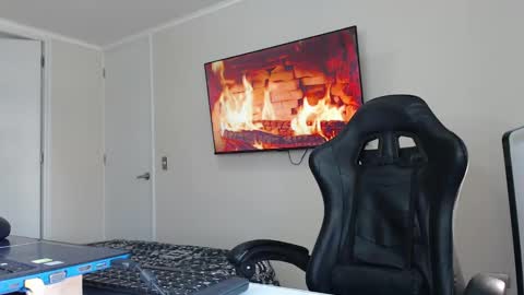 Snapshot of johnklleyn chatting on 09.10.25 john online show from 09.10.25