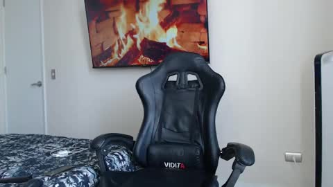 Snapshot of johnklleyn chatting on 09.13.25 john online show from 09.13.25