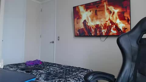 Snapshot of johnklleyn chatting on 09.19.25 john online show from 09.19.25