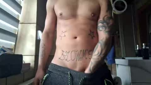 Snapshot of johnlong25cm chatting on 12.18.24 johnlong25cm online show from 12.18.24