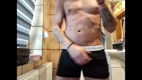 Snapshot of johnlong25cm chatting on 01.08.25 johnlong25cm online show from 01.08.25