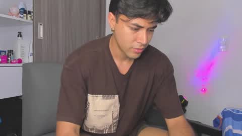 johnny_bravo777 online show from 02.05.25