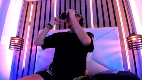 johnsonisaac94  online show from 09.18.25