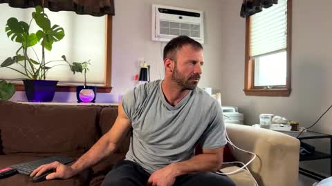 Snapshot of jonariesxxx chatting on 04.26.26 Jon Aries online show from 04.26.26