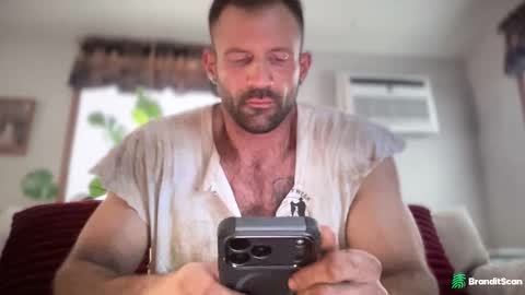 Snapshot of jonariesxxx chatting on 05.18.26 Jon Aries online show from 05.18.26