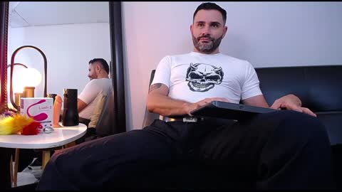 Snapshot of jonas_beard1 chatting on 01.11.25 JONAS BEARD online show from 01.11.25