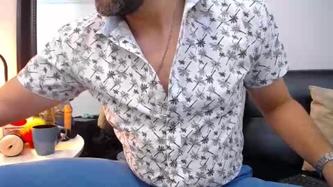 Snapshot of jonas_beard1 chatting on 03.11.25 JONAS BEARD online show from 03.11.25