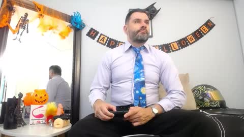 Snapshot of jonas_beard1 chatting on 10.28.25 JONAS BEARD online show from 10.28.25