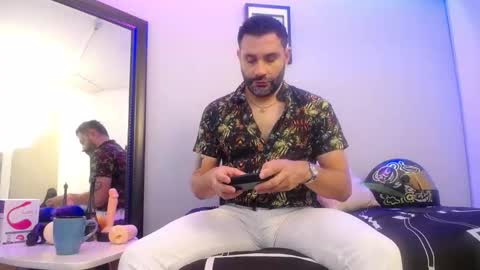 Snapshot of jonas_beard1 chatting on 11.30.25 JONAS BEARD online show from 11.30.25