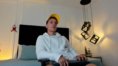 Jonathan Danielss  online show from 12.06.24