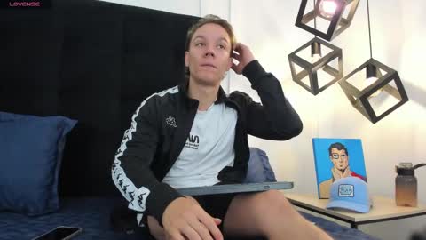 Jonathan Danielss  online show from 03.05.25
