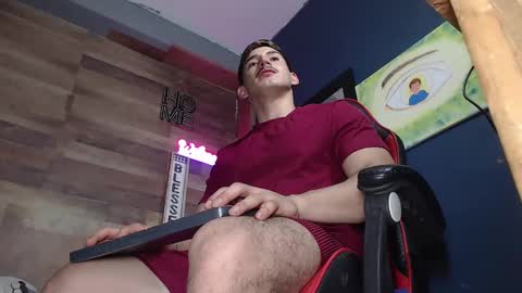 Snapshot of jonathancast08 chatting on 10.19.25 jonathancast08 online show from 10.19.25