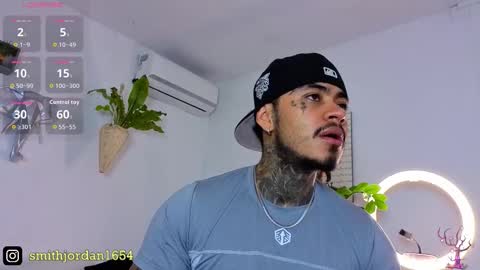 Snapshot of jordansmiith_ chatting on 10.10.25 Jordan Smith online show from 10.10.25