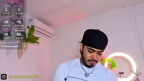 Snapshot of jordansmiith_ chatting on 10.28.25 Jordan Smith online show from 10.28.25