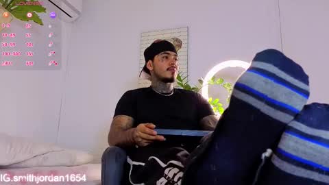 Snapshot of jordansmiith_ chatting on 11.21.25 Jordan Smith online show from 11.21.25