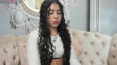 Snapshot of joselyn_sexy_ chatting on 01.22.25 Katalina online show from 01.22.25