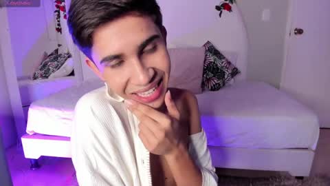 Snapshot of joshua_sanz chatting on 10.01.25 Joshua Sanz online show from 10.01.25