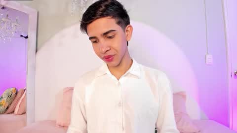 Snapshot of joshua_sanz chatting on 11.11.25 Joshua Sanz online show from 11.11.25