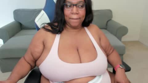 Josie Kiss online show from 12.12.24