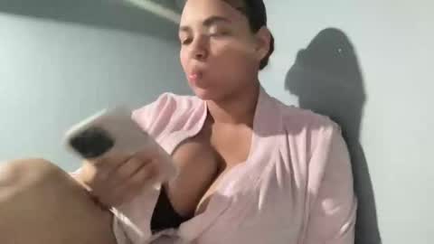 Snapshot of jousanie chatting on 09.15.25 Josousie online show from 09.15.25