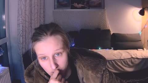 Snapshot of joy_keys chatting on 12.16.24 joy_keys online show from 12.16.24