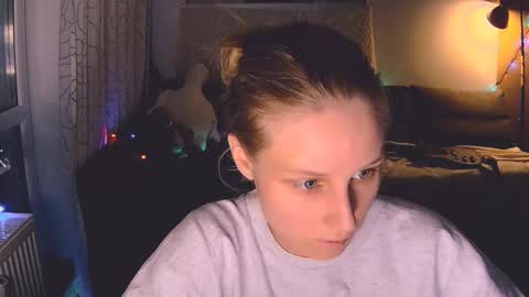 Snapshot of joy_keys chatting on 12.17.24 joy_keys online show from 12.17.24