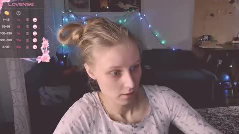 Snapshot of joy_keys chatting on 02.15.25 joy_keys online show from 02.15.25