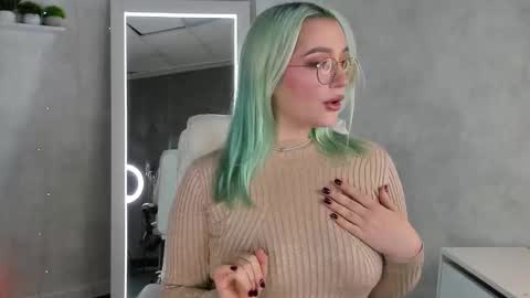 Snapshot of joyfuljasmine chatting on 09.19.25 Vickie online show from 09.19.25