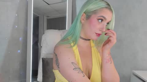 Snapshot of joyfuljasmine chatting on 09.21.25 Vickie online show from 09.21.25